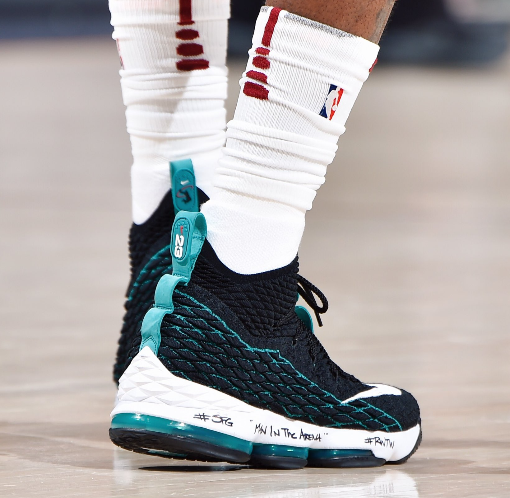  Giày Nike LeBron 15 ‘Griffey’ PE 