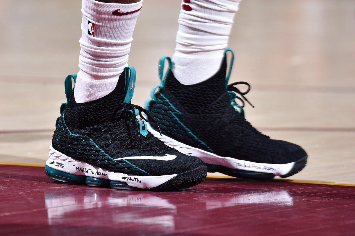  Giày Nike LeBron 15 ‘Griffey’ PE 