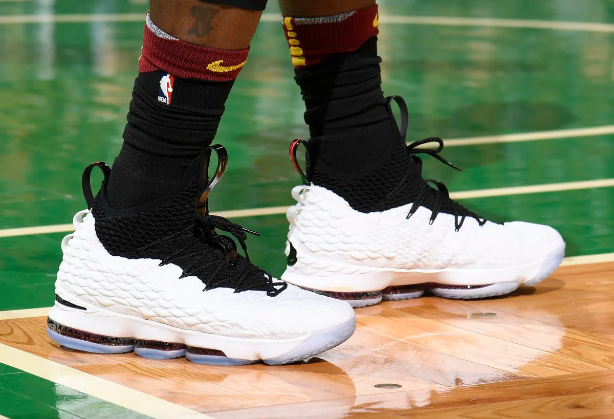  Giày Nike Lebron 15 GS ‘Graffiti’ 