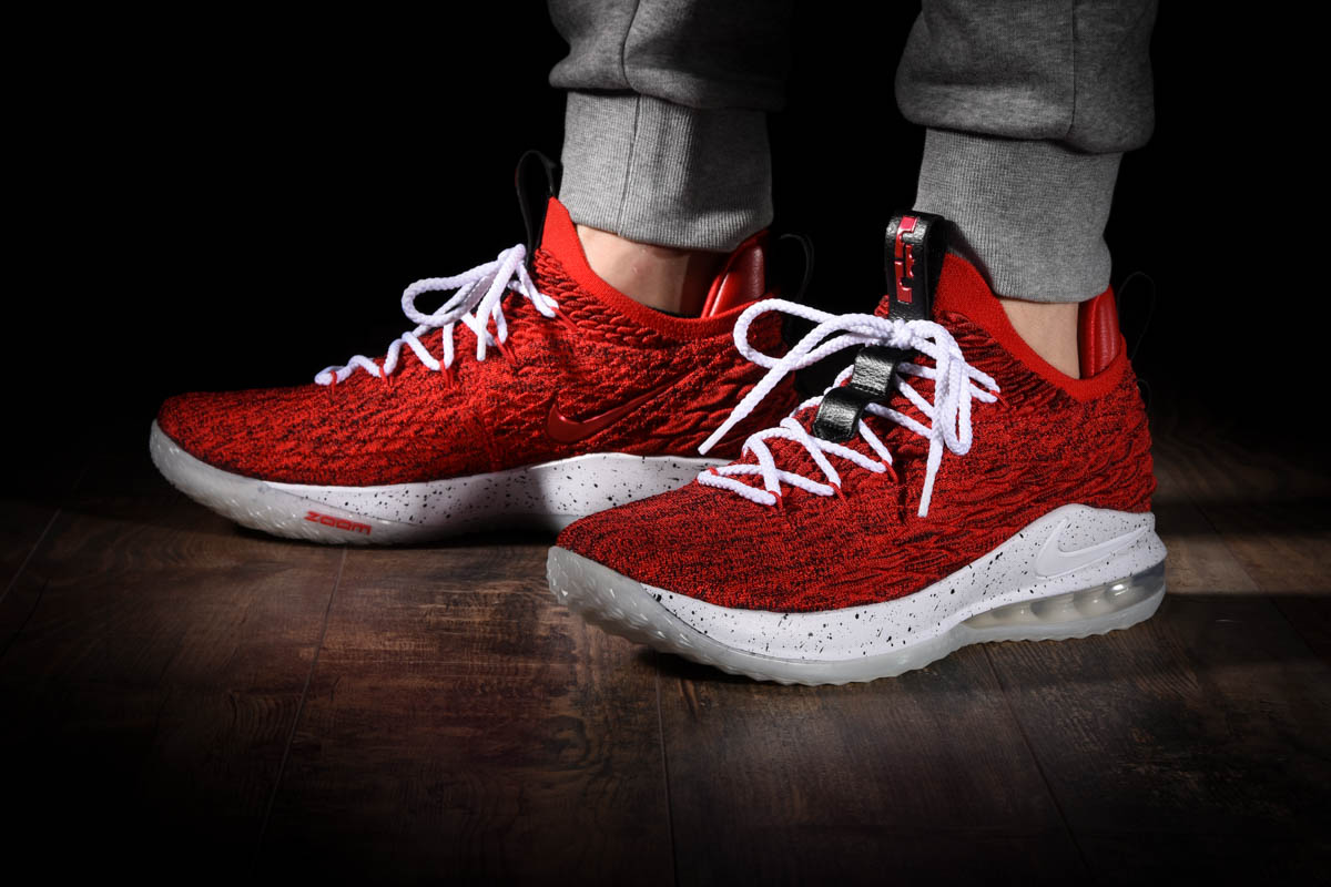  Giày Nike LeBron 15 Low EP ‘University Red’ 