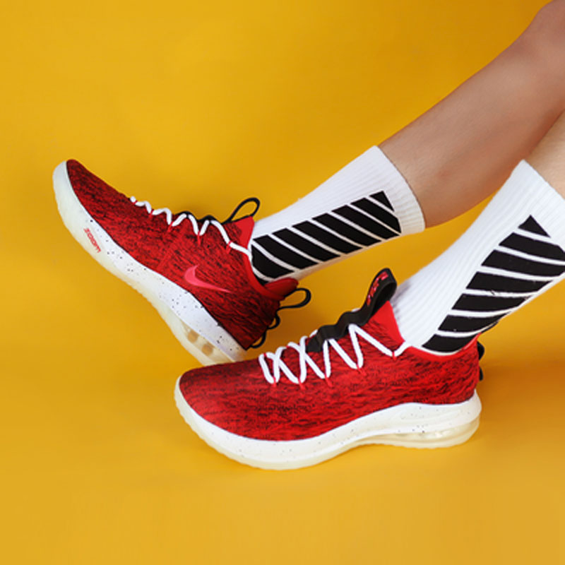  Giày Nike LeBron 15 Low EP ‘University Red’ 