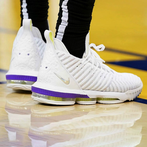  Giày Nike LeBron 16 EP ‘Buzz Lightyear’ 
