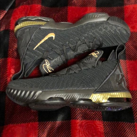  Giày Nike LeBron 16 GS ‘I’m King’ 
