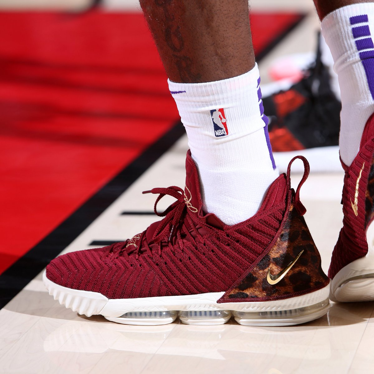  Giày Nike LeBron 16 GS ‘King’ 