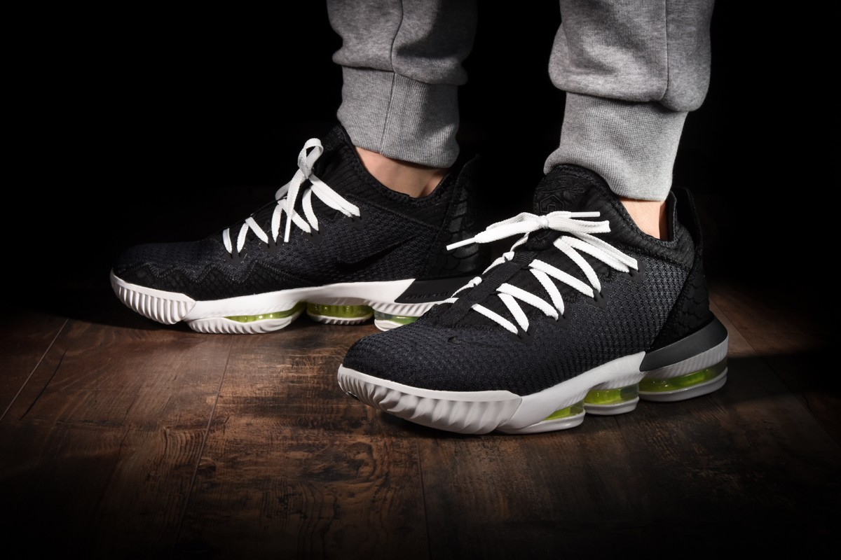 Giày Nike LeBron 16 Low ‘Black Python’ 