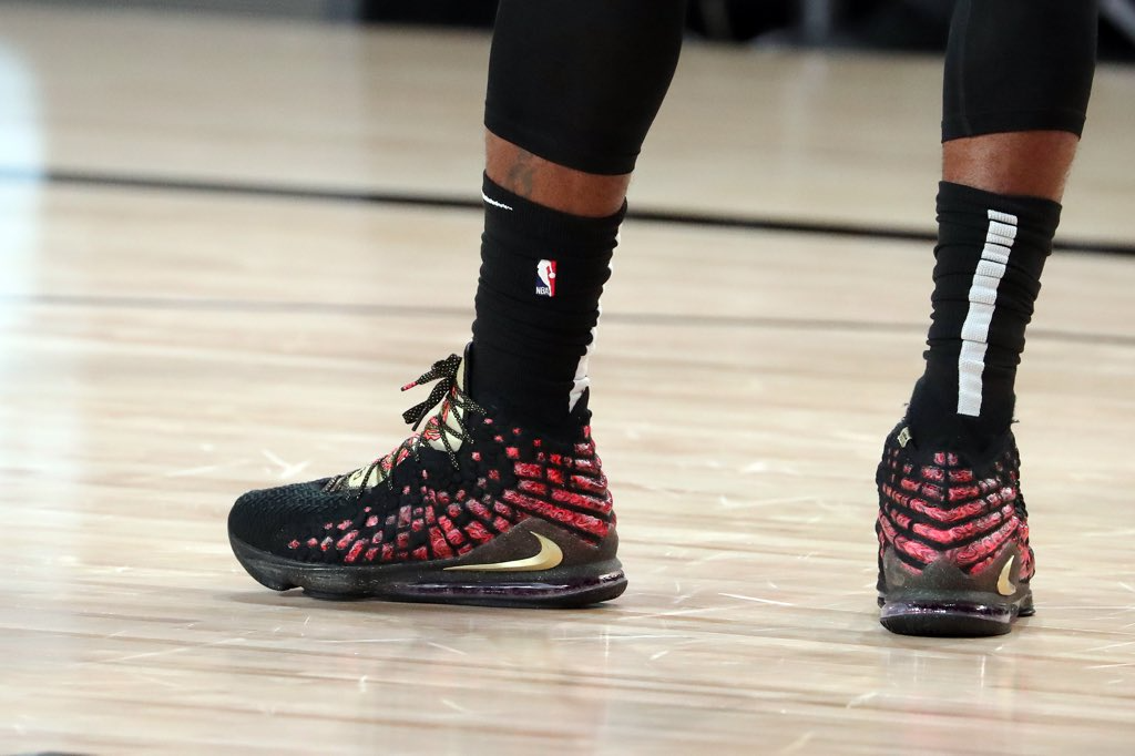  Giày Nike LeBron 17 EP ‘Courage’ 
