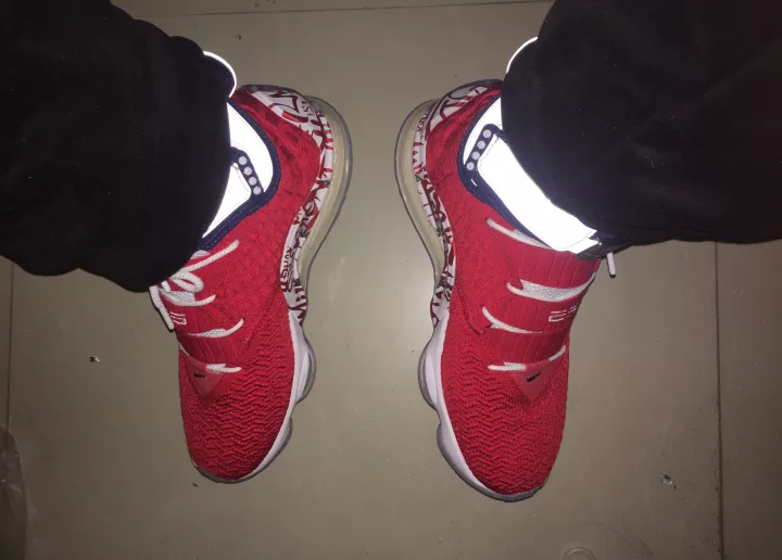  Giày Nike LeBron 17 EP ‘LeBron 4 Red Graffiti’ 