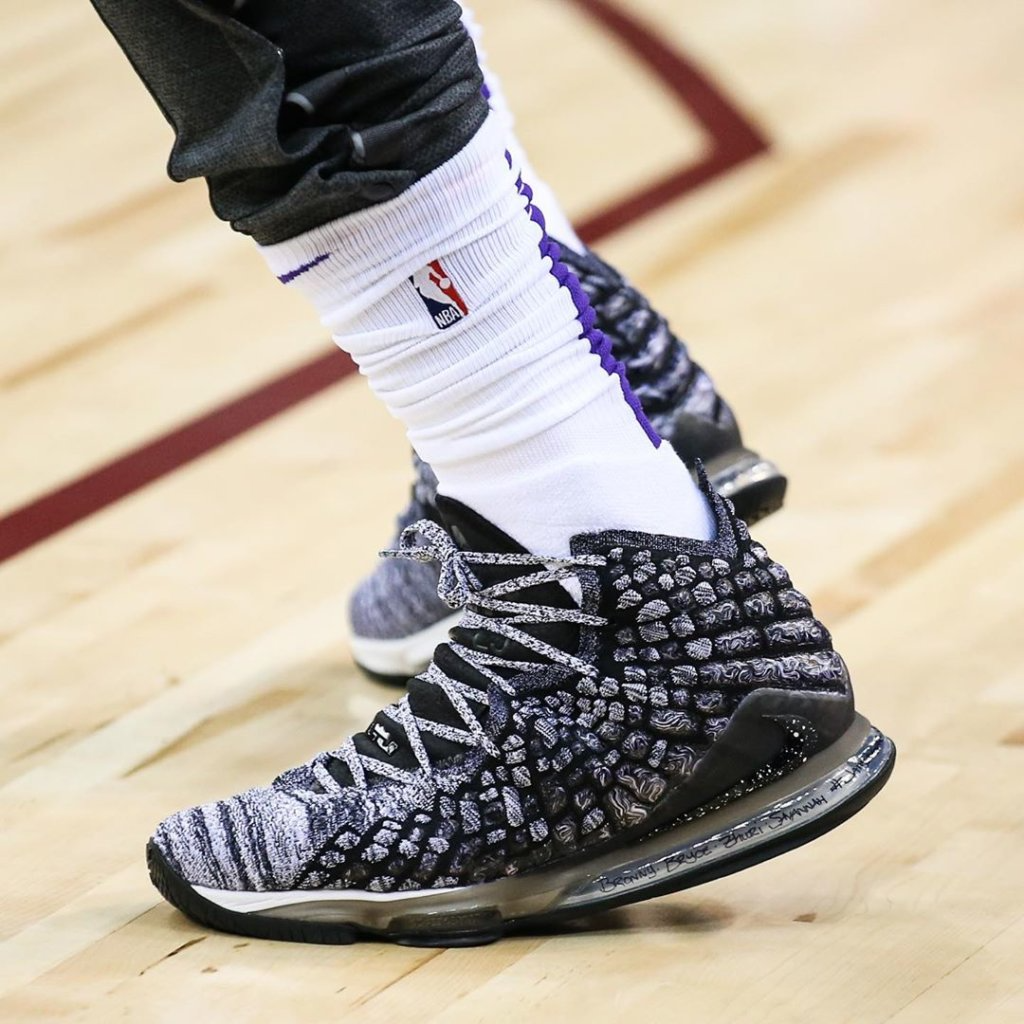  Giày Nike LeBron 17 ‘In The Arena’ 