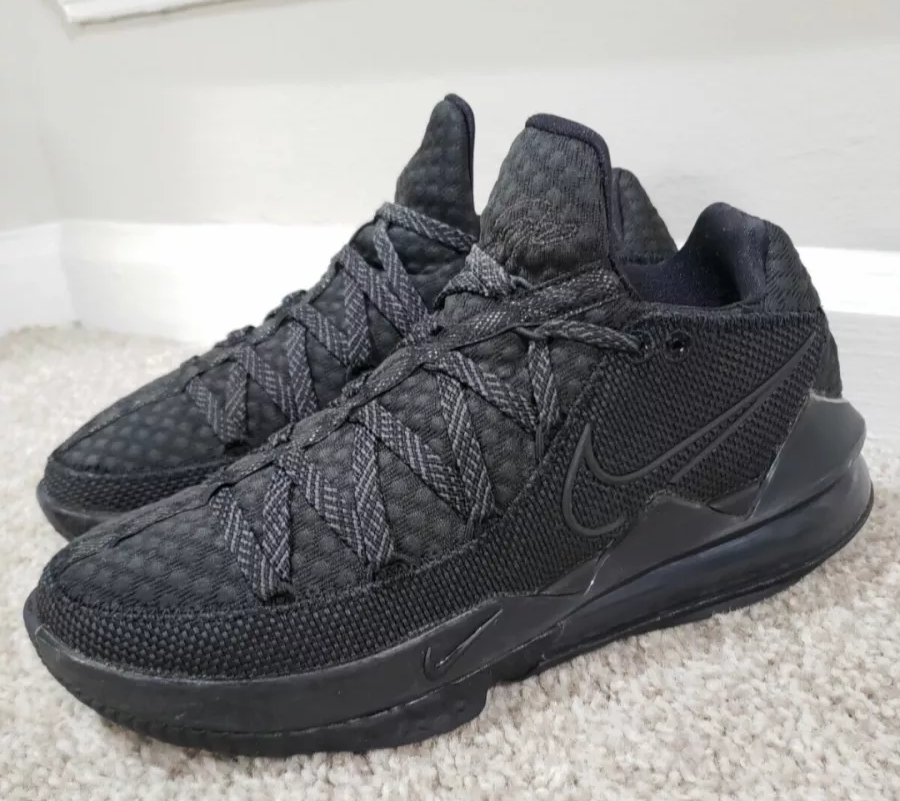  Giày Nike LeBron 17 Low ‘Triple Black’ 