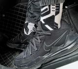  Giày Nike LeBron 17 Low ‘Triple Black’ 