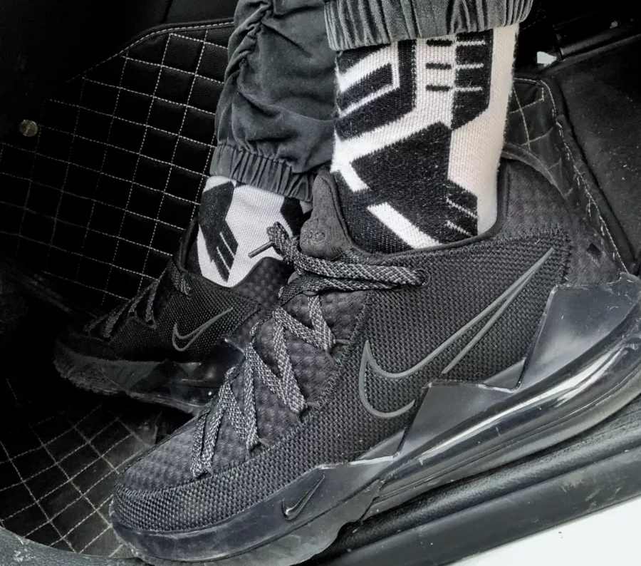  Giày Nike LeBron 17 Low ‘Triple Black’ 