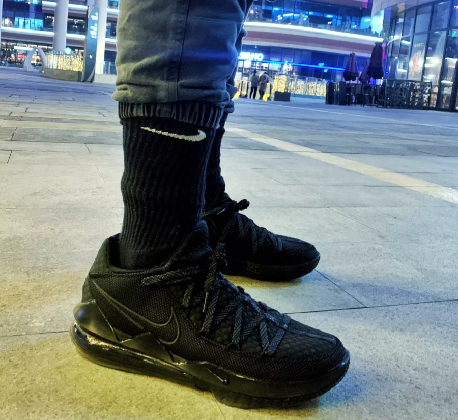  Giày Nike LeBron 17 Low ‘Triple Black’ 