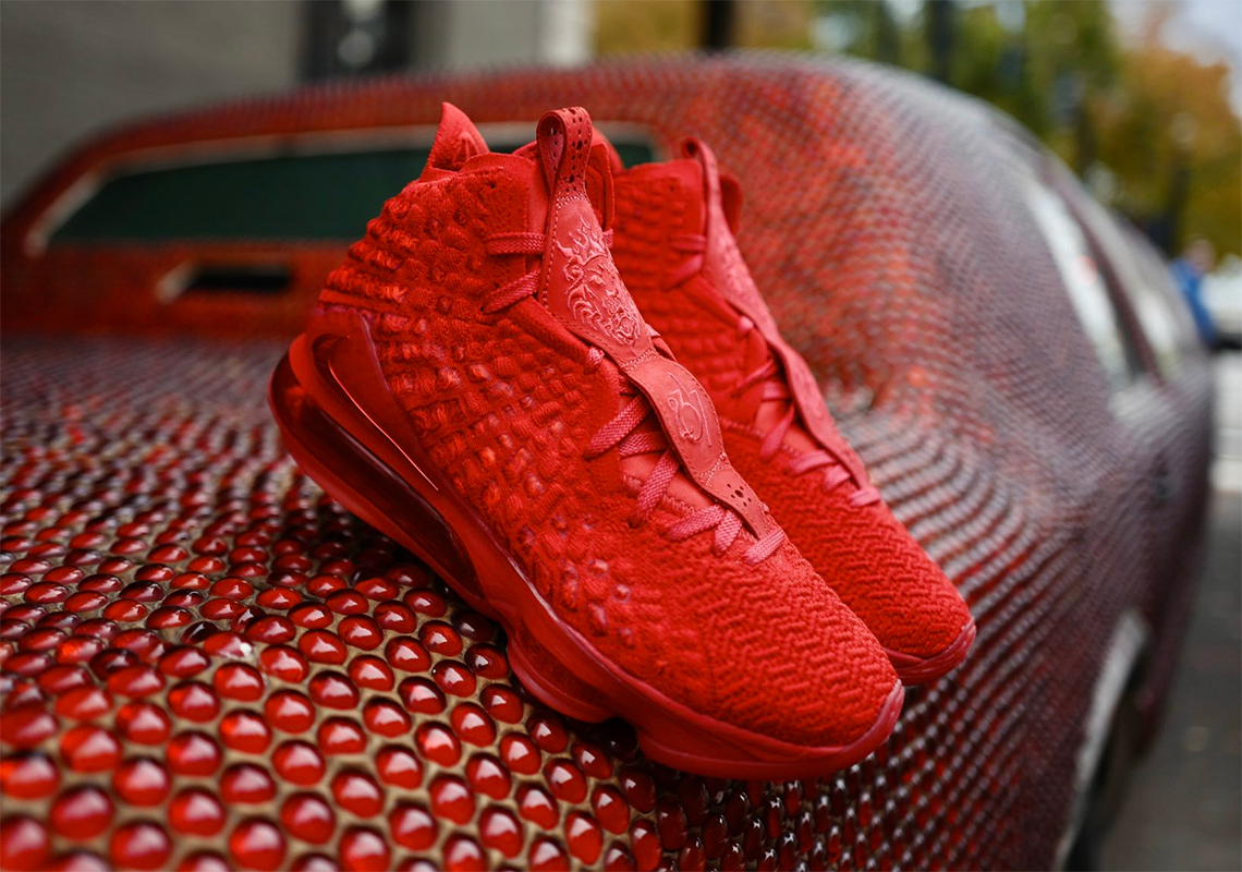  Giày Nike LeBron 17 ‘Red Carpet’ 