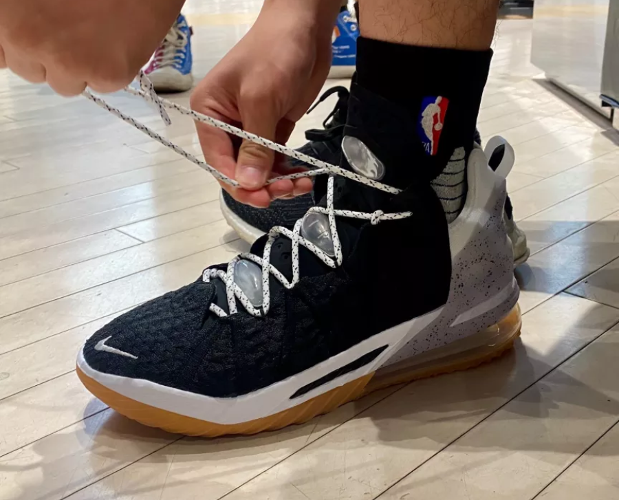  Giày Nike LeBron 18 EP ‘Black White Gum’ 