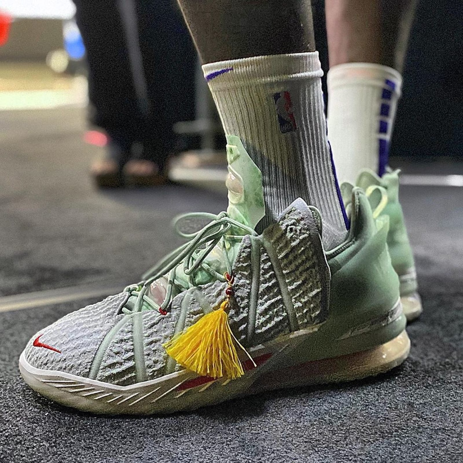  Giày Nike LeBron 18 EP ‘Empire Jade’ 