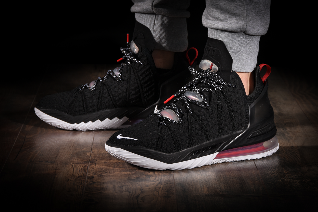 Giày Nike LeBron 18 GS ‘Black University Red’ 
