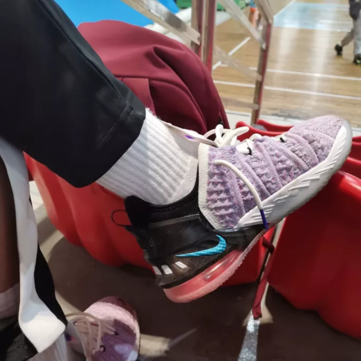  Giày Nike LeBron 18 GS ‘Graffiti’ 