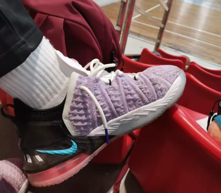  Giày Nike LeBron 18 GS ‘Graffiti’ 