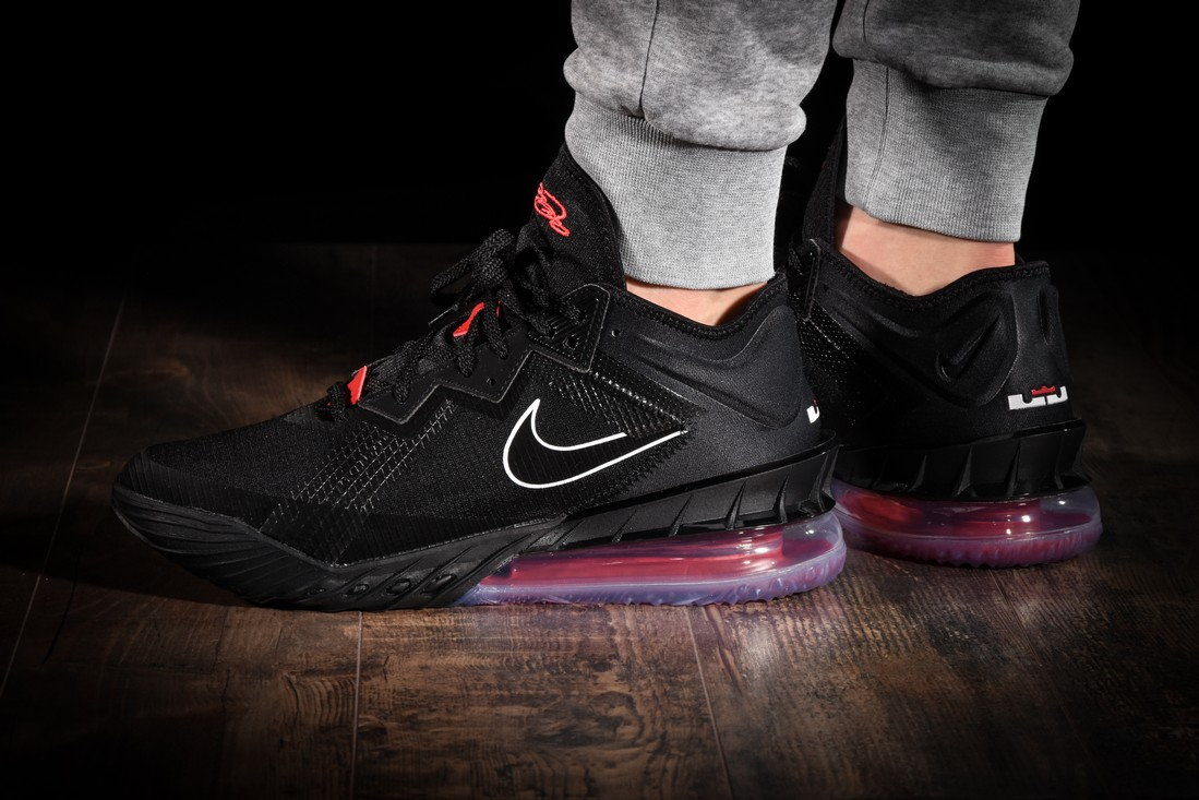  Giày Nike LeBron 18 Low ‘Bred’ 