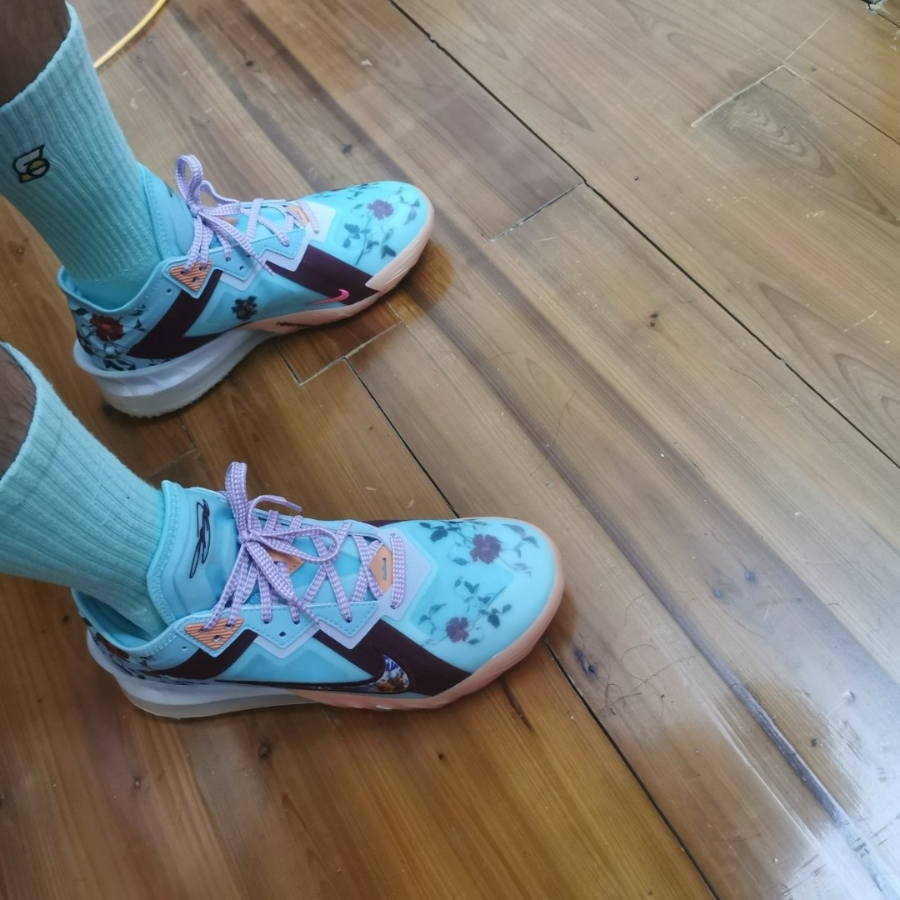  Giày Nike LeBron 18 Low EP x Mimi Plange ‘Daughters’ 