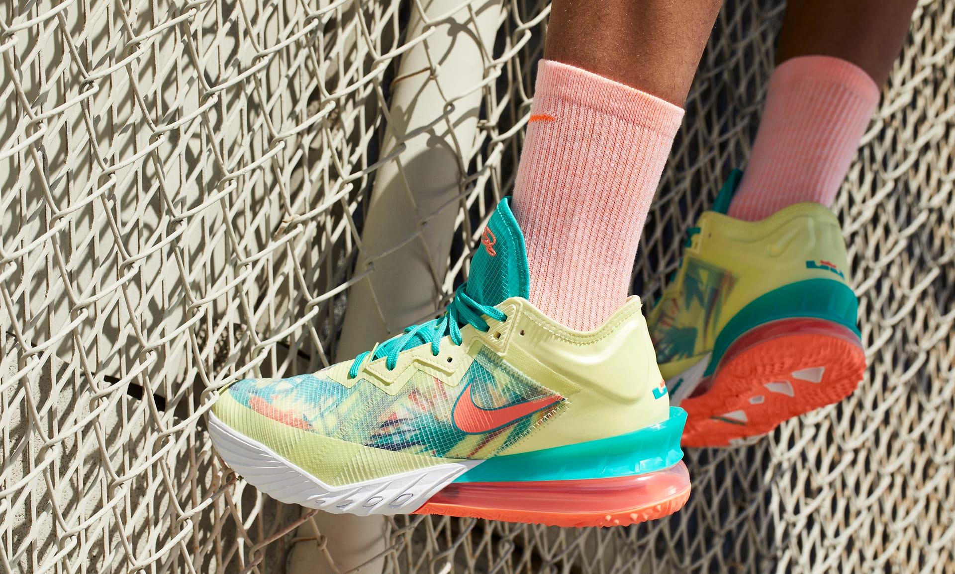  Giày Nike LeBron 18 Low ‘LeBronold Palmer’ 