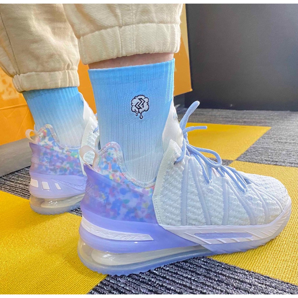  Giày Nike LeBron 18 ‘Play for the Future’ 