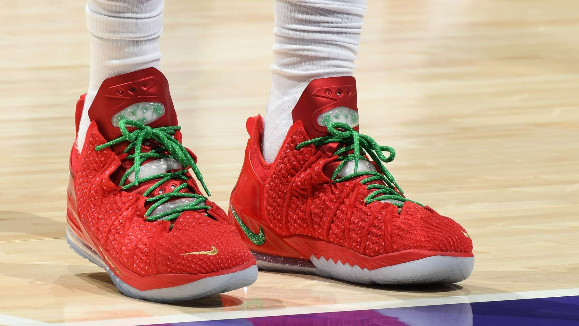  Giày Nike LeBron 18 ‘X-Mas In LA’ 