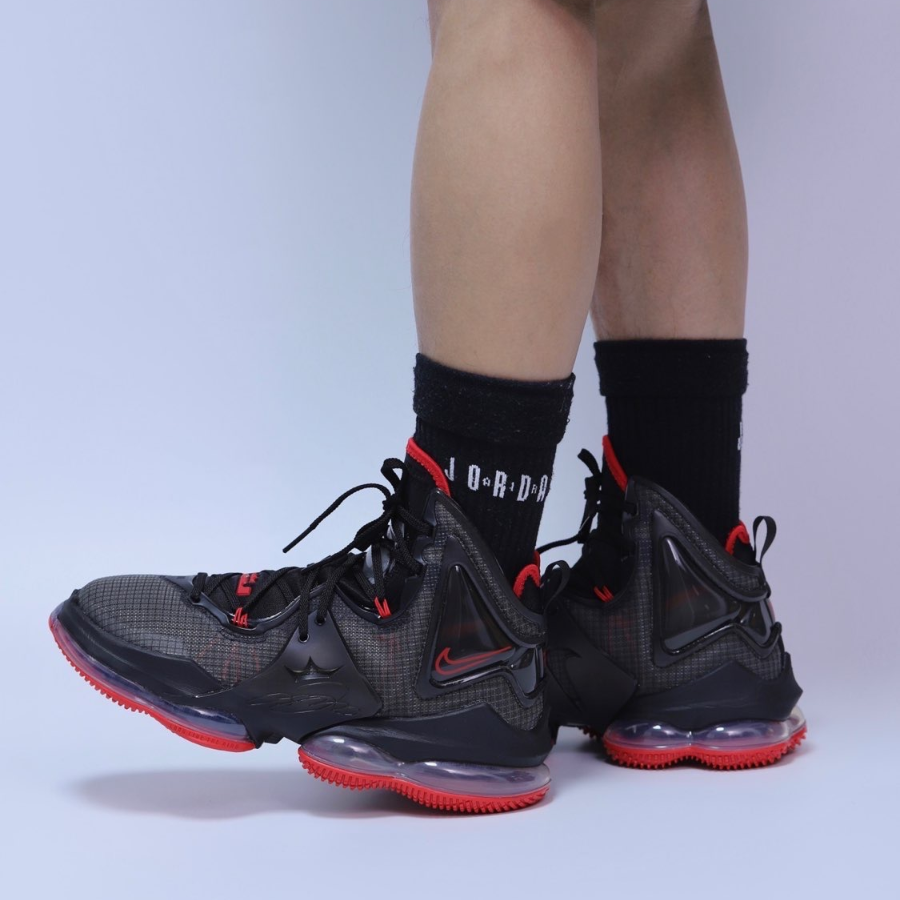  Giày Nike LeBron 19 ‘Bred’ 
