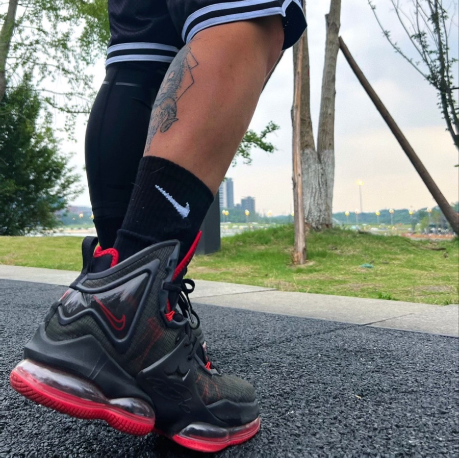  Giày Nike LeBron 19 ‘Bred’ 