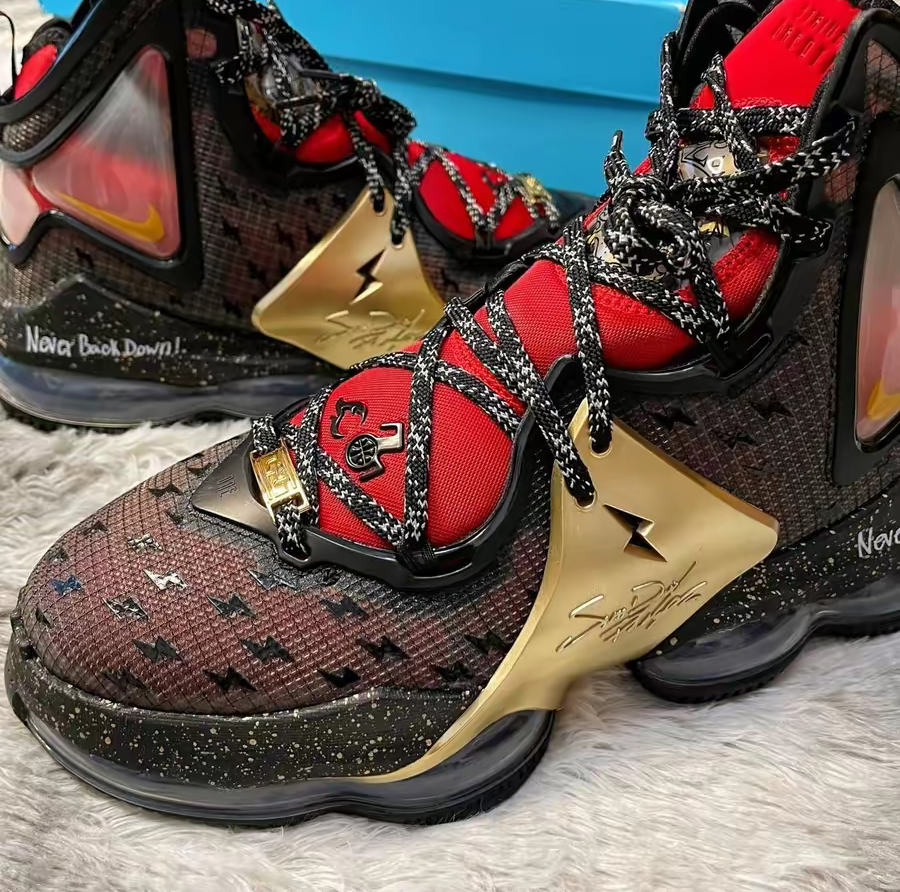  Giày Nike LeBron 19 ‘Doernbecher’ 