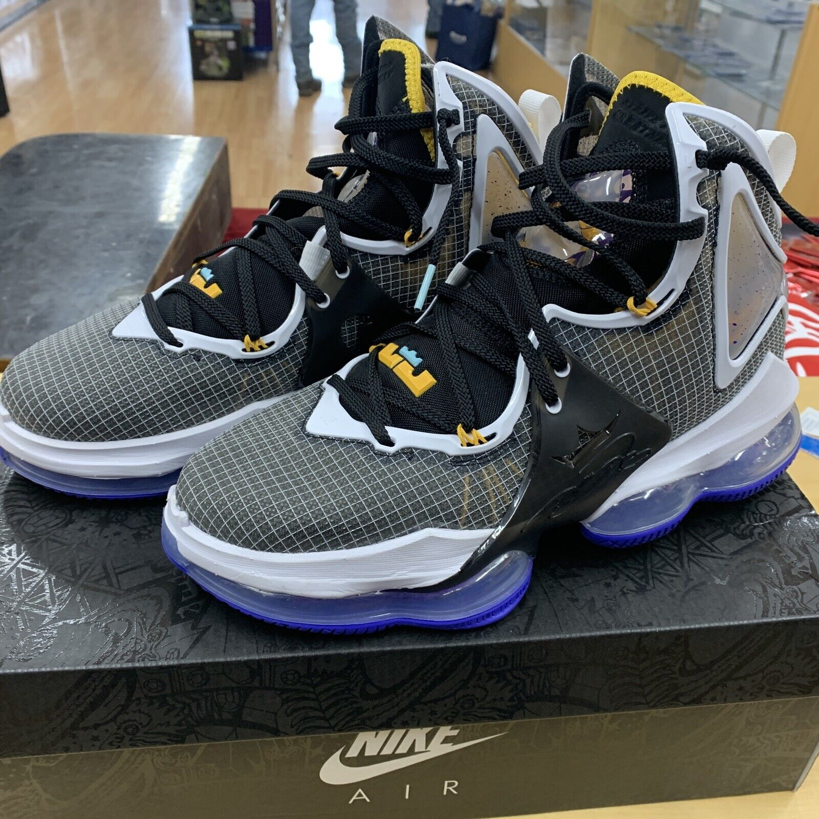  Giày Nike LeBron 19 ‘Graduate’ 