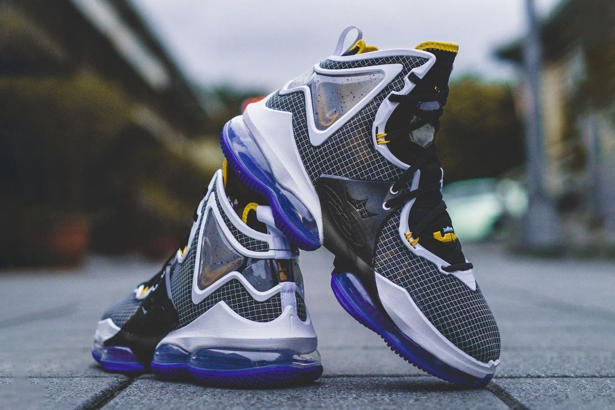  Giày Nike LeBron 19 ‘Graduate’ 