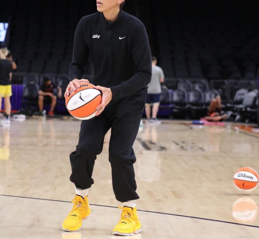  Giày Nike LeBron 19 ‘Hard Hat’ 