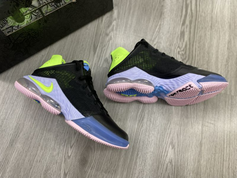  Giày Nike LeBron 19 Low ‘Black Volt’ 