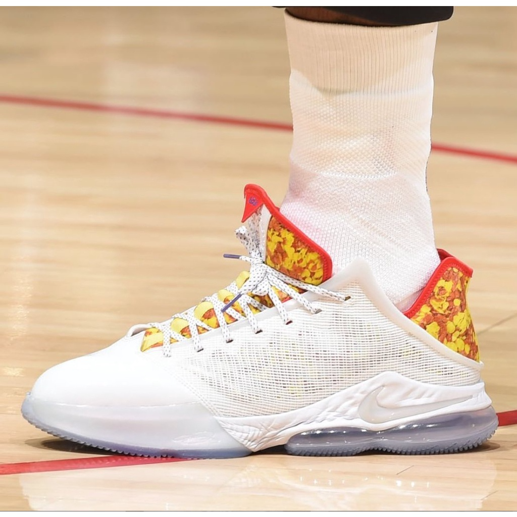  Giày Nike LeBron 19 Low Magic Fruity Pebbles ‘White’ 