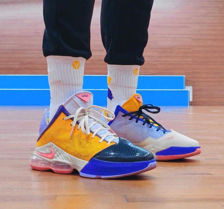  Giày Nike LeBron 19 Low ‘Mismatch’ 