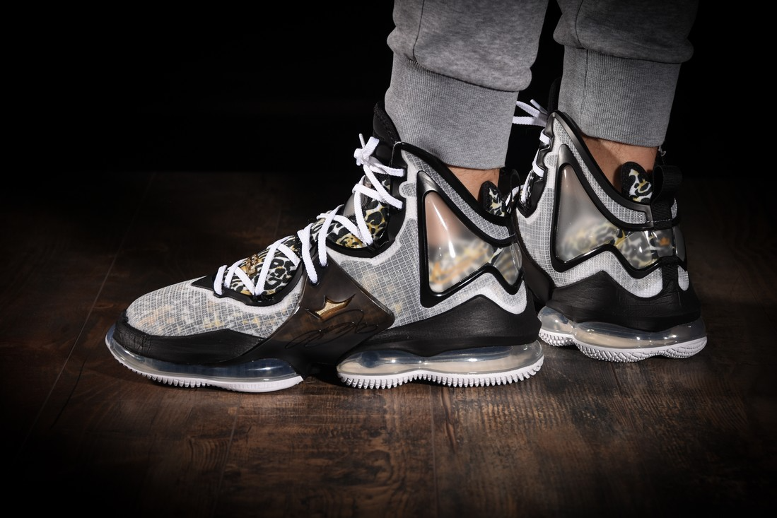  Giày Nike Lebron 19 ‘Royalty’ 