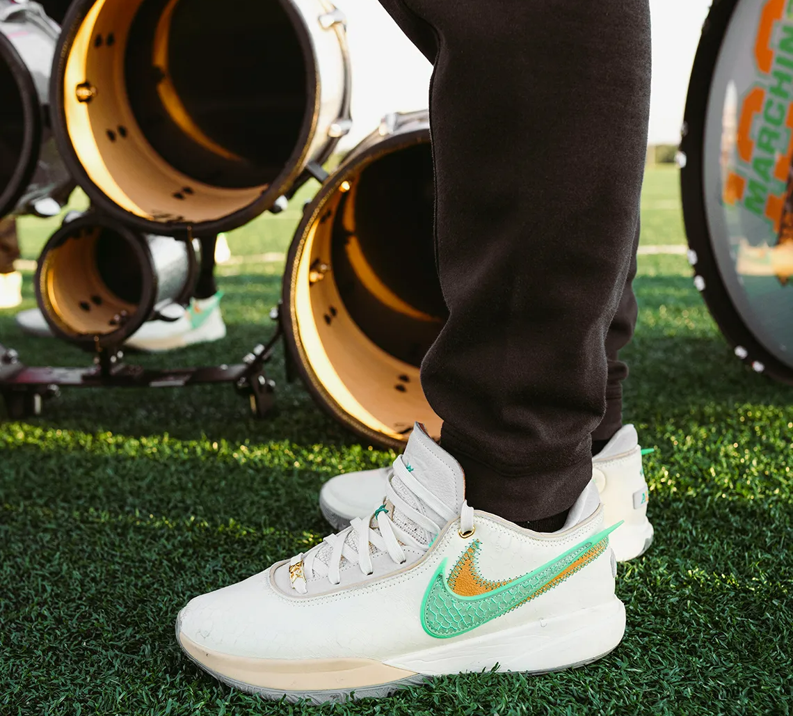  Giày Nike LeBron 20 ‘FAMU Coconut Milk’ 