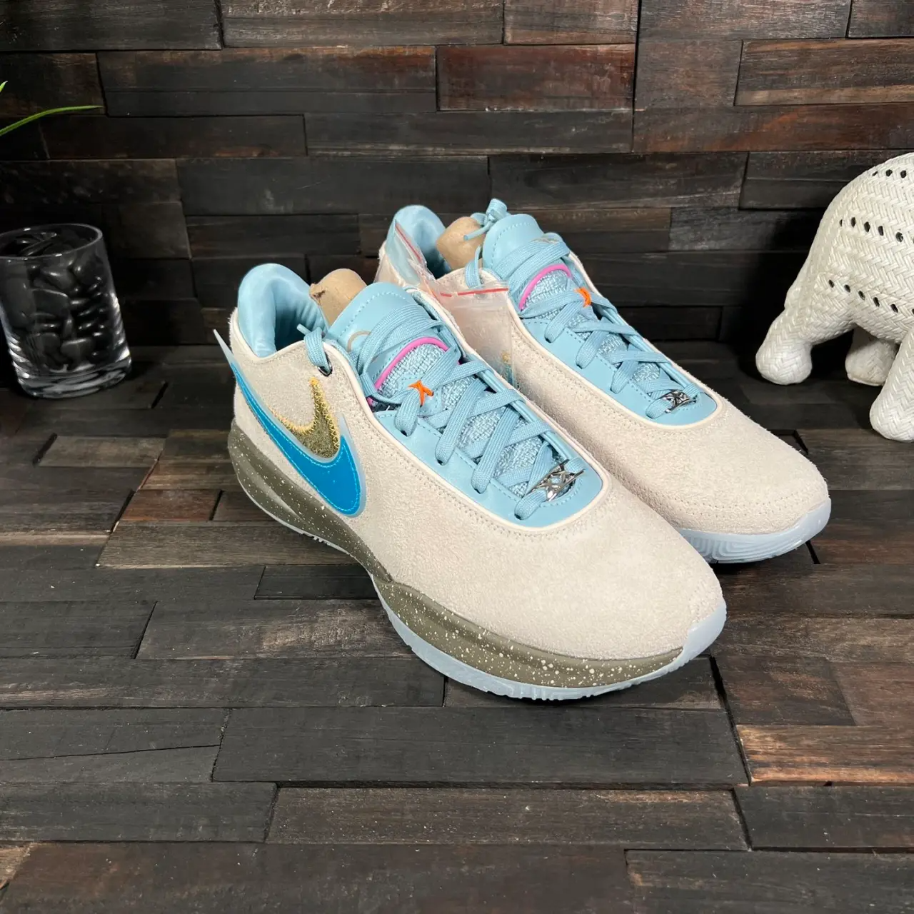  Giày Nike LeBron 20 x UNKNWN ‘Guava Ice’ 