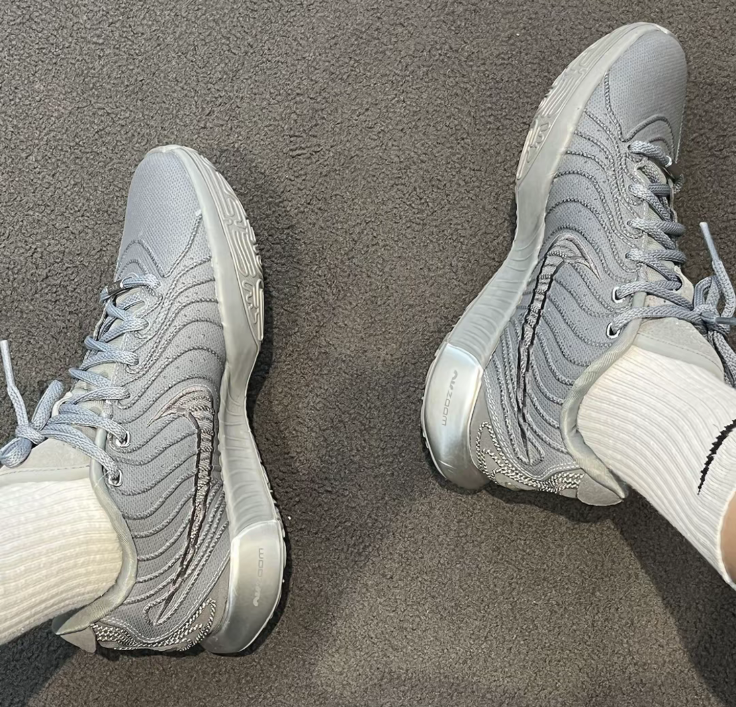  Giày Nike LeBron 21 ‘Cool Grey’ 