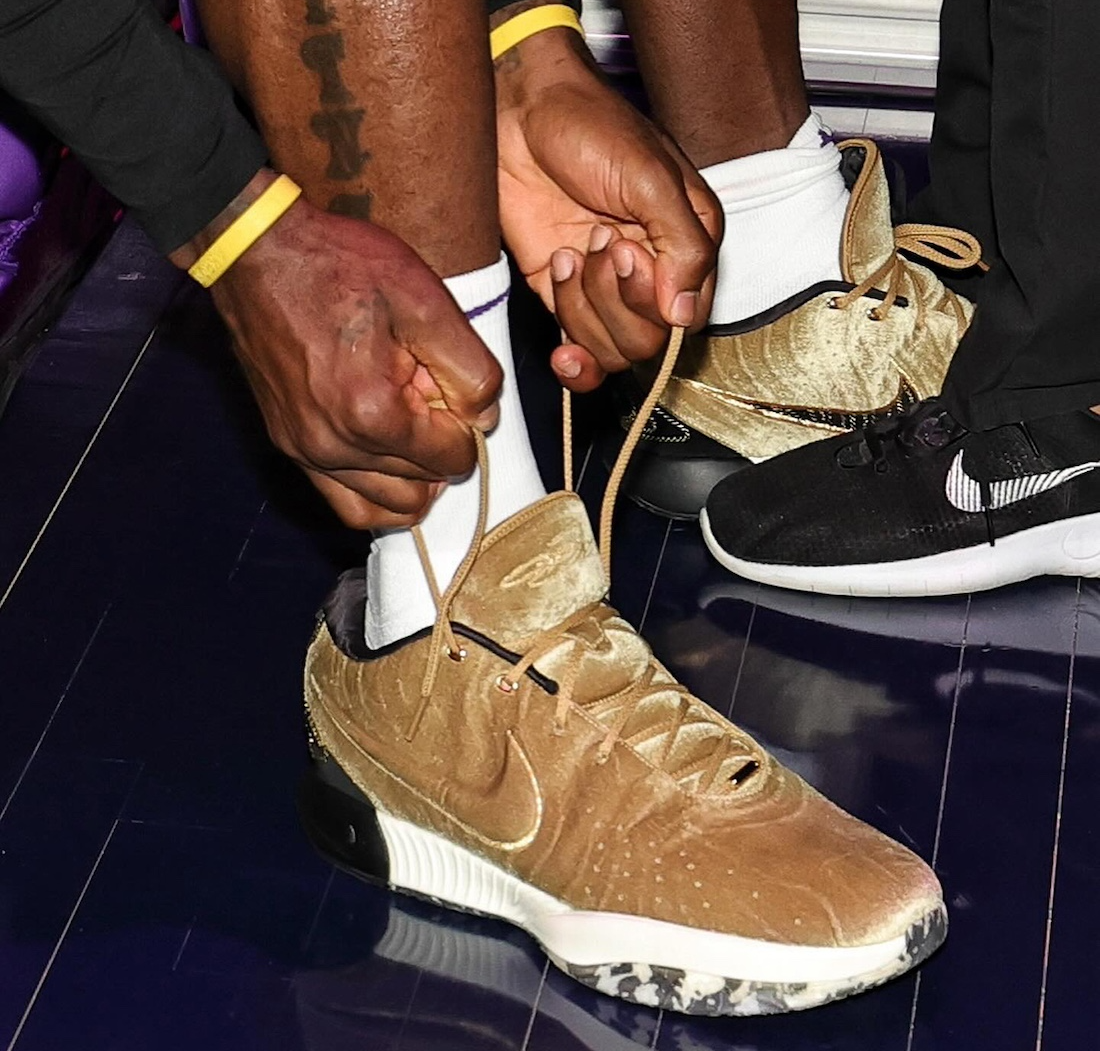  Giày Nike LeBron 21 x The Shop ‘Nobility’ 