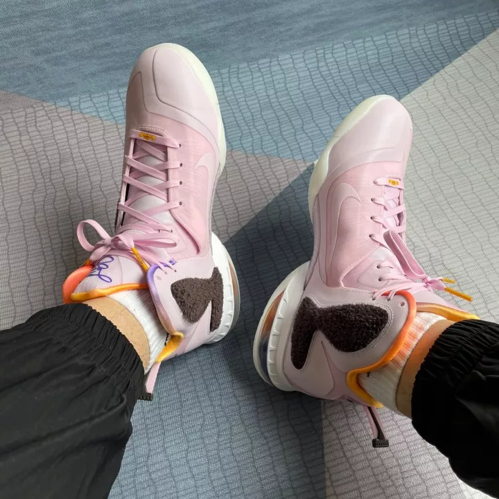  Giày Nike LeBron 9 ‘Regal Pink and Velvet Brown’ 