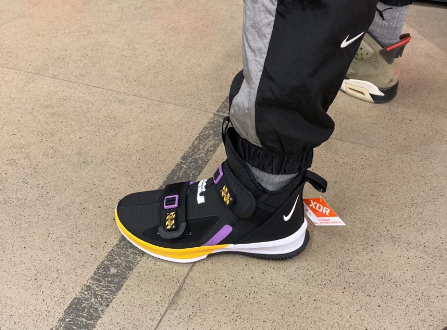  Giày Nike LeBron Soldier 13 ‘Black Yellow’ 