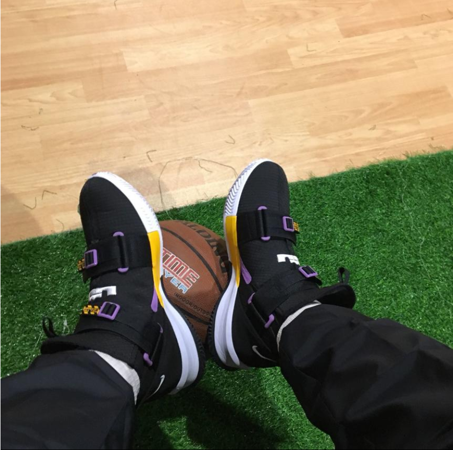  Giày Nike LeBron Soldier 13 ‘Black Yellow’ 