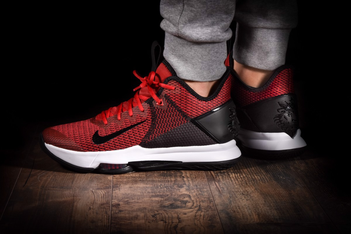  Giày Nike LeBron Witness 4 ‘Gym Red’ 