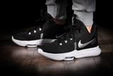  Giày Nike LeBron Witness 5 ‘Black Metallic Silver’ 