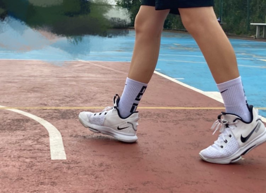  Giày Nike LeBron Witness 5 EP ‘White Black’ 