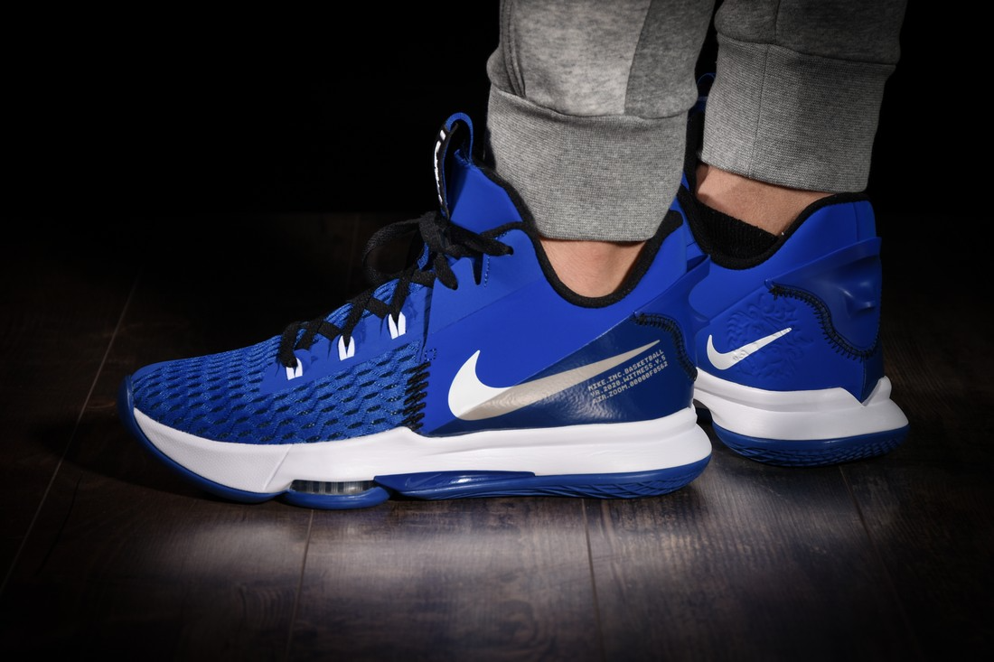  Giày Nike LeBron Witness 5 ‘Game Royal’ 
