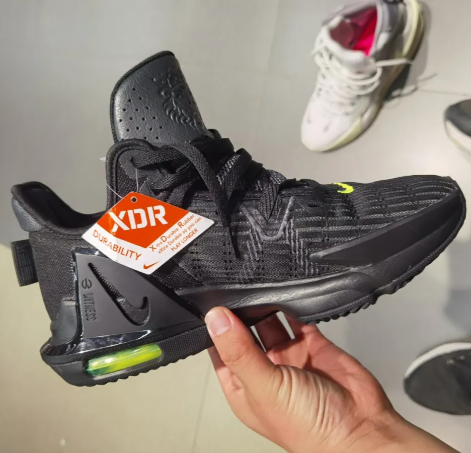  Giày Nike LeBron Witness 6 ‘Black Volt’ 