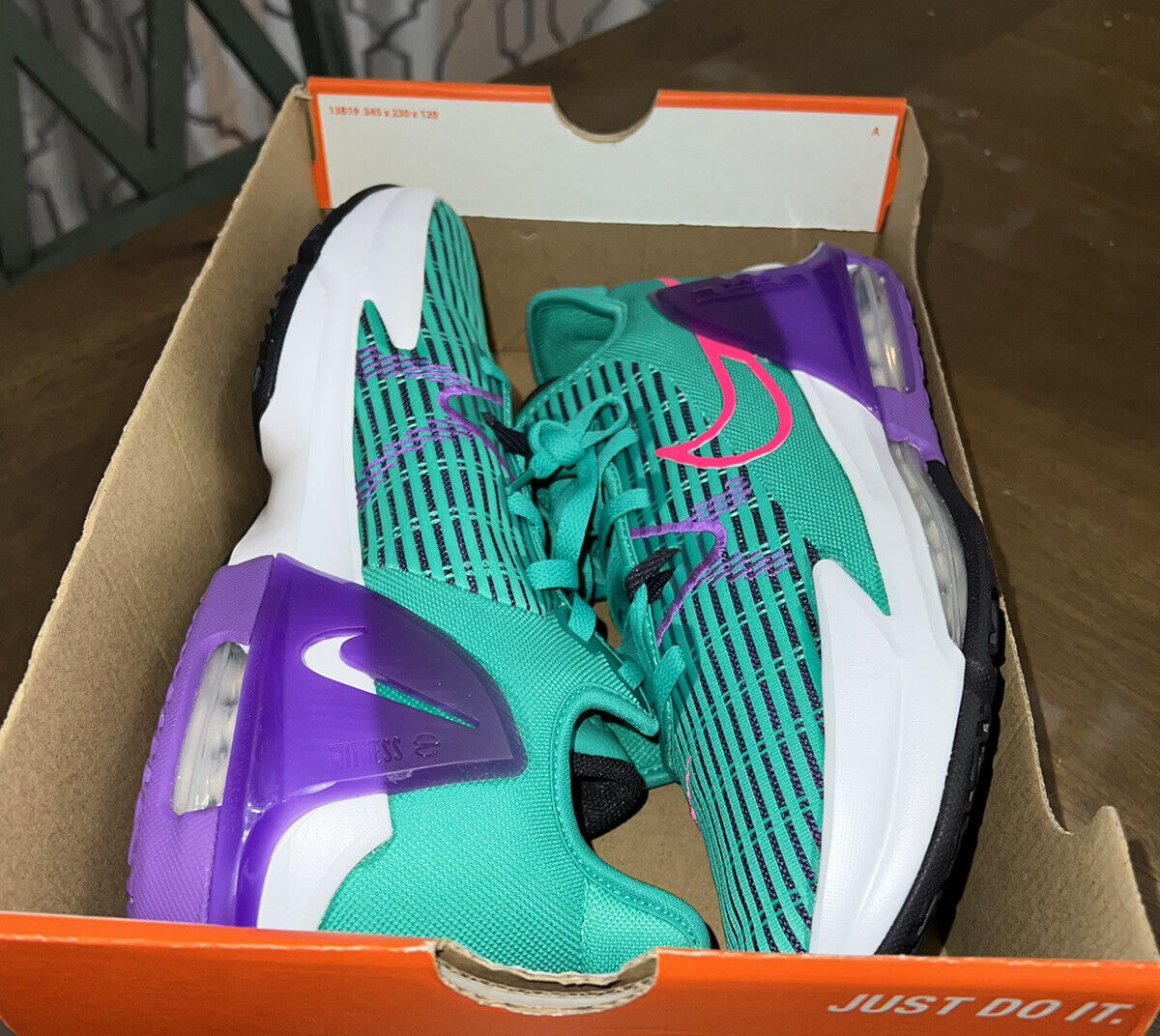  Giày Nike LeBron Witness 6 ‘Emerald Berry’ 